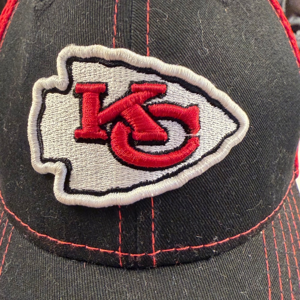 New Era 39THIRTY Kansas City Chiefs‎ Hat Kids Youth Black Red Mesh Stretch Fit - Picture 2 of 11